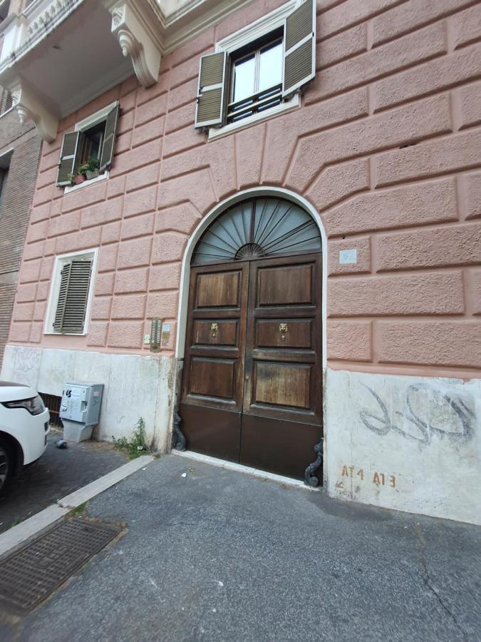 Casa Vacanza Colosseo Whole Holiday Home Apartment Da Pamino & Priscilla Rome Extérieur photo